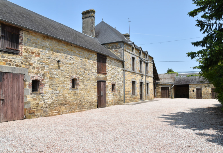  PRICE REDUCED 4+ Bed Maison de Ma&icirc;tre Style Property, Garage. Large & Small Outbuildings, Drive, Parking, Level Garden.
