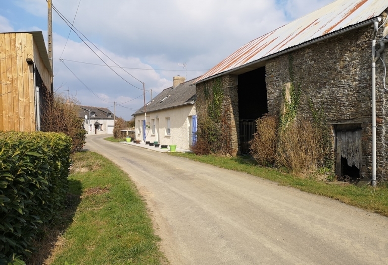 PRICE REDUCED - Detached 4 bedroom Eco Central Heated Longère, Fully Renovated And Recently Upgraded To a High Standard Plus Large Barn/Garage and Large Separate Hangar, Gardens and Orchard.  Total plot size 3165sqm in Calm Location.