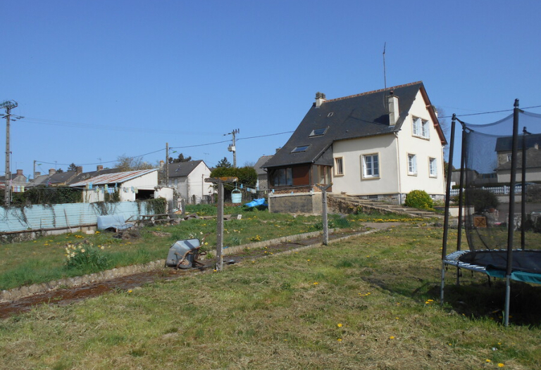 EXCEPTIONAL PRICE EXCELLENT VALUE Village Location 3 Bed Detached House With Conservatory, Drive, Garages, Parking, Garden.  