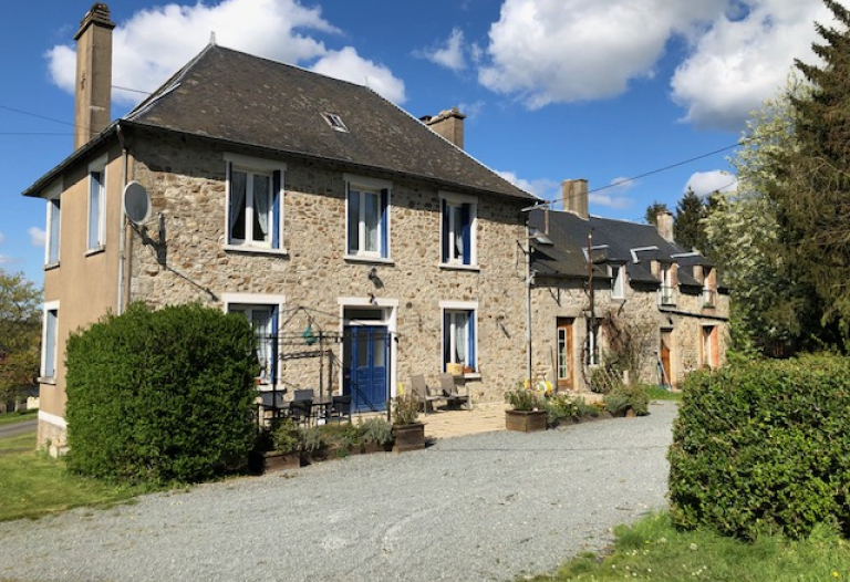 Exciting Opportunity, Ideal Home and Income or Dual Family Occupancy. 7 Bed Detached Very Light, Very Spacious House With Oodles of Character  &ndash;  Garden and Land - Offers Lots of Scope and Potential.