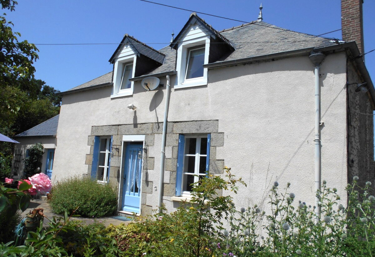 NEW PRICE Making This Property Super Value: Beautifully Presented 3 Bedroom House. Separate Super Cute Tiny Cottage, Lovely Garden, Outbuilding/Garage and Ample Private Parking