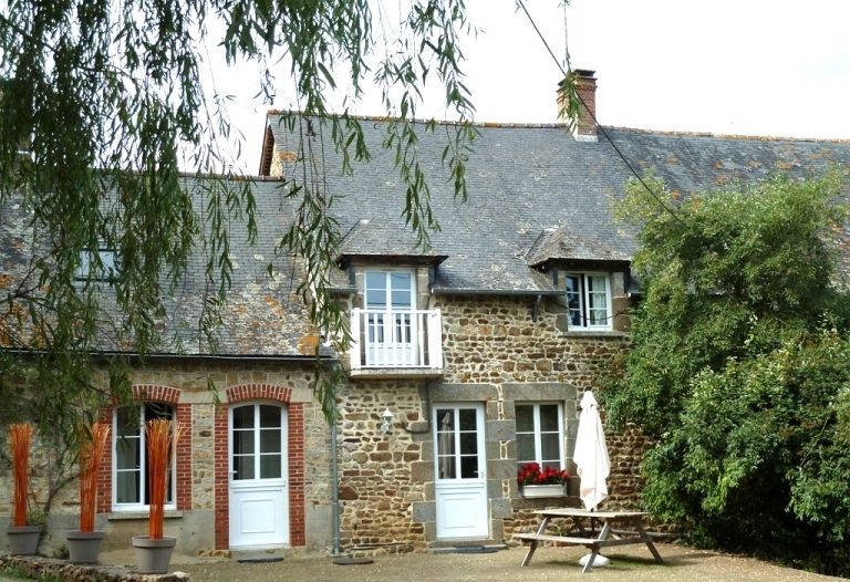 Tastefully Renovated 3 Bed Family Home Retaining Much Charm And Original Features.  Stone Outbuilding.  Very Large Outbuilding. Pretty Gardens, Patio, Private Parking.