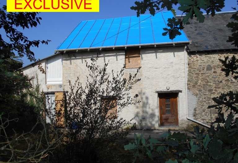 Stone House Requiring Renovation, Including Complete Roof.  Large Attached Stone Barn.  Attached Garden And Small Paddock. Super Views. Peaceful Rural Location.