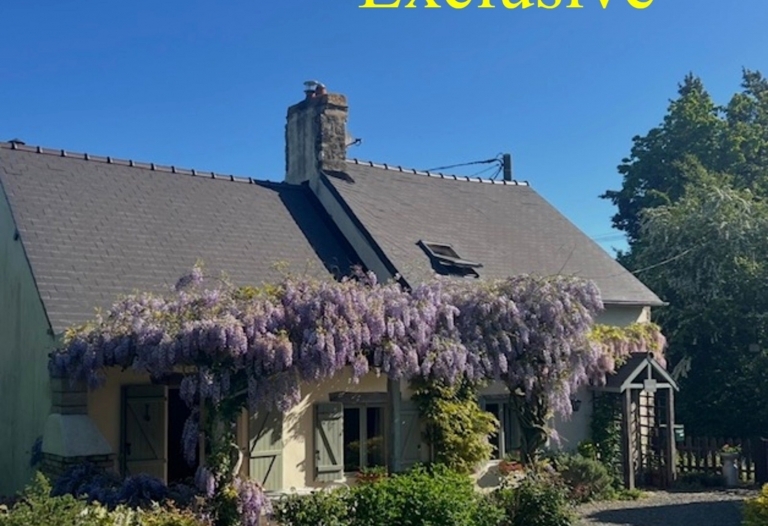 Delightful And Tastefully Renovated Extended Cottage With Separate Guest/Family Suite.  Attached Fully Enclosed Garden With Patio, Separate Garden, Private Parking. Beautiful Rural And Calm Location. Not Isolated.