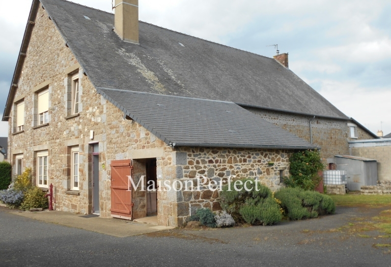 Highly Maintained 3 Bedroom Village House. Modern Kitchen Fitments In This Comfortable Home. Attached Private Garden, Paddock, Garage, Large Outbuildings, Well and Private Parking. 