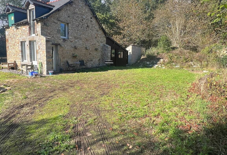 EXCLUSIVE &ndash; Looking For Peace, Quiet, Nature, Land, With Detached 2 Bedroom Cottage?  You Just Found It !